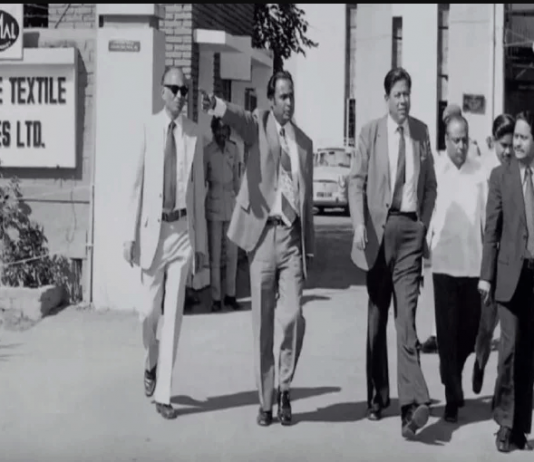 300 रूपये के पेट्रोल पम्प पर नौकरी करने वाला ये आदमी कैसे बन गया 60,000 करोड़ से भी अधिक सम्पति का मालिक – आप भी पढ़े