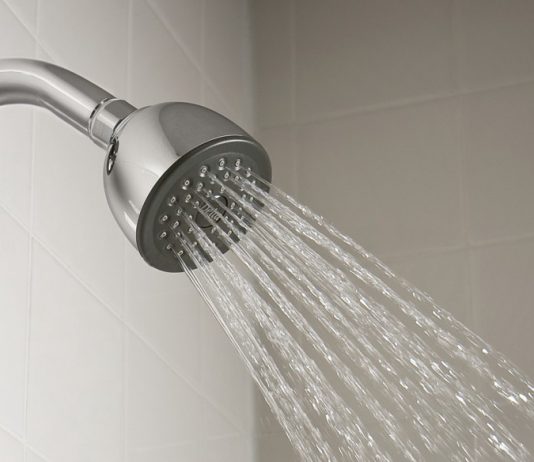 गर्म पानी से नहाने वाले जान लें पहले ये सारी बातें – तभी प्रयोग करें