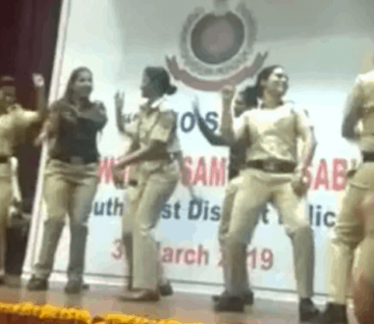 सपना चौधरी के गाने पर IPS अधिकारी संग जमकर नाचीं दिल्ली की महिला पुलिसकर्मी – देखें वीडियो